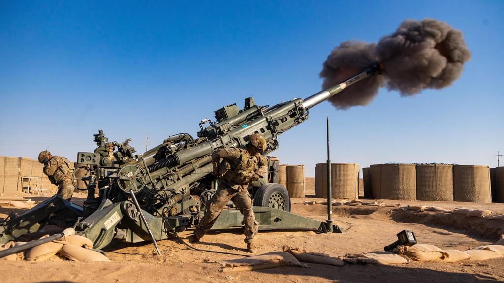 US soldiers firing an M777 A2 Howitzer in Syria.